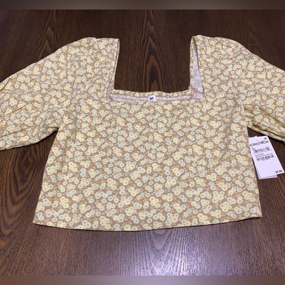 bp Tops - NWT Nordstrom BP Beige Nougat Allison Floral Puff Sleeve Crop Top Size Small